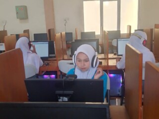 TOEIC (Test of English for International Communication)
